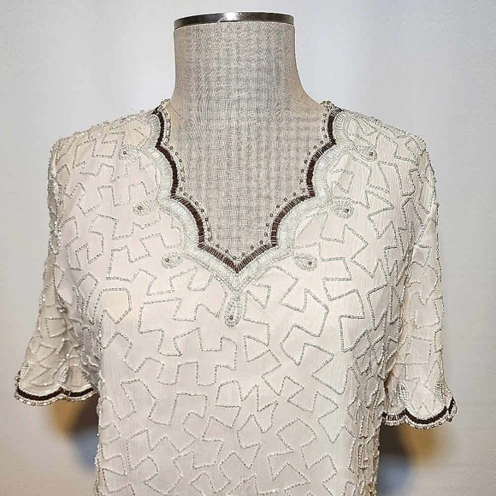 Brilliant By J.A. Beaded Ivory Scalloped V Neck Women's Size‎ Medium Top